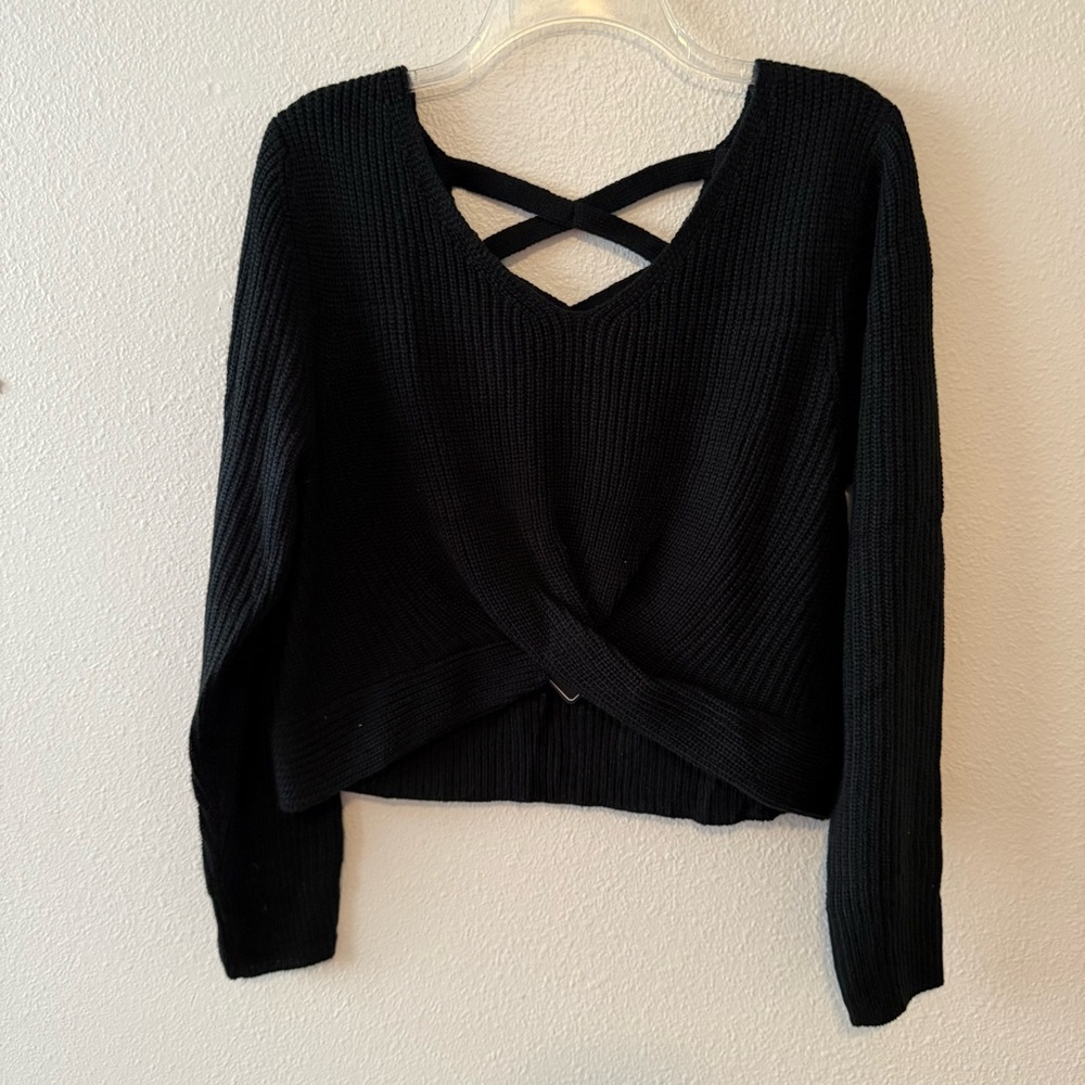 ⭐️ Black Knit Cropped Sweater with Cross Back